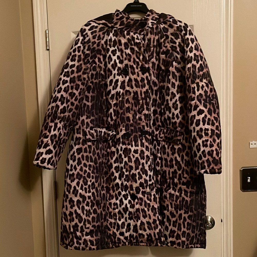 Leopard puffer coat